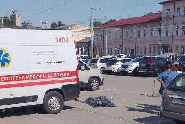 Нерухомо лежав на узбіччі: біля «Озерки» у Дніпрі знайшли тіло пенсіонера