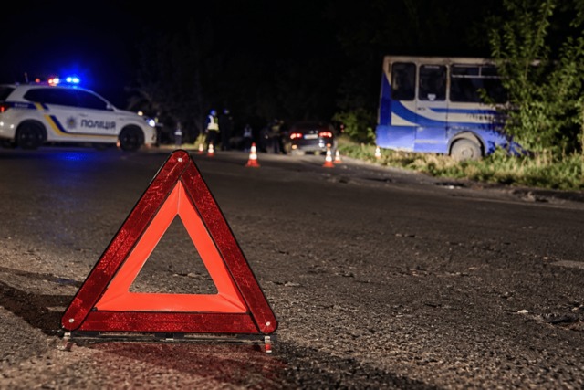 Автомобиль влетел в автобус: в Днепре вечером произошло ДТП с пострадавшими