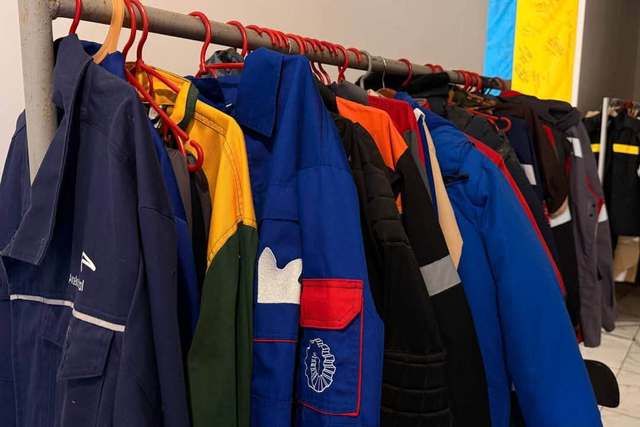 Криворізькі майстри шиття робочого одягу взялись за жінок