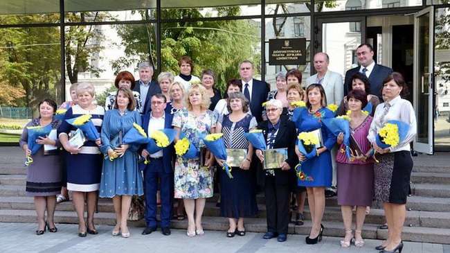 Днепродзержинские педагоги получили областную премию