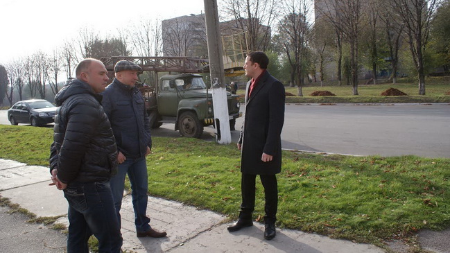 В Каменском на проспекте Аношкина завершился капитальный ремонт освещения