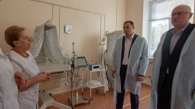 В Каменском роддоме отремонтировали оборудование для спасения новорожденных