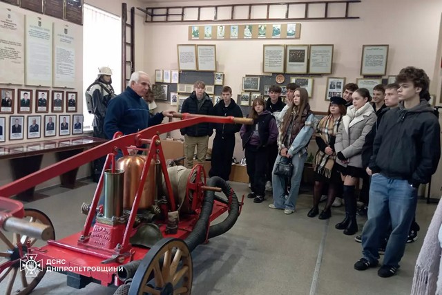 В Днепре музей пожарно-спасательной службы Днепропетровщины открыл детям героические страницы службы