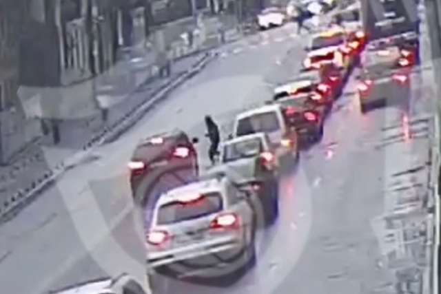 В Днепре возле Мост-сити пешеход попал под колеса авто