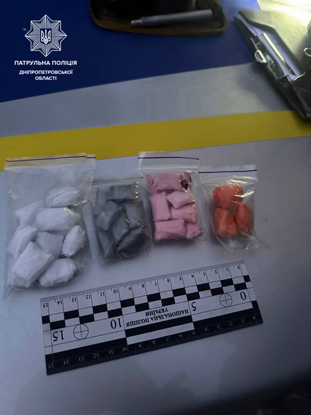 В Днепре патрульные обнаружили у двух граждан наркозакладки