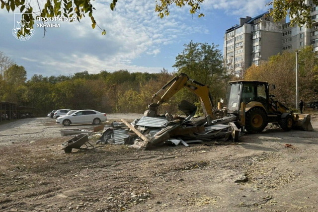 У Дніпрі демонтували незаконну стоянку і повернули землю громаді