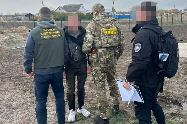 На Днепропетровщине пограничник за деньги трудоустраивал знакомого в тыловое подразделение