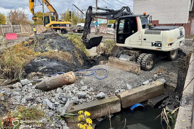 В Днепре ремонтируют аварийные коллекторы канала Гнилокош