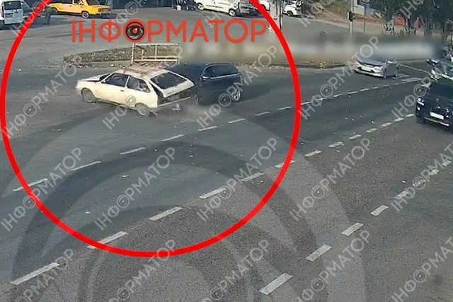 В Днепре на Донецком шоссе столкнулись Таврия и Audi: видео момента ДТП