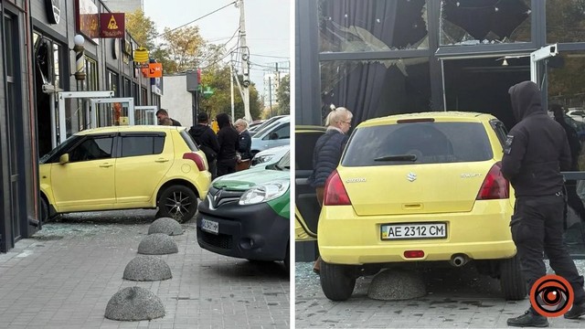 В Днепре на Тополе Suzuki влетел в барбершоп