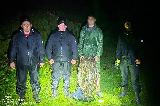 В Карпатах спасатели разыскали заблудившегося в горах туриста из Кривого Рога