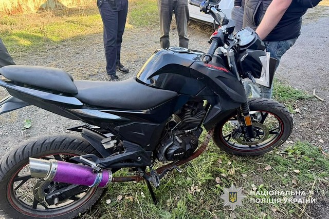 Працівники карного розшуку Дніпра затримали чоловіків, які викрали мотоцикл і вивезли його до Нікопольського району