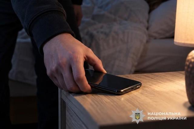 Попросился переночевать и обокрал: следователи Днепра сообщили 19-летнему парню о подозрении