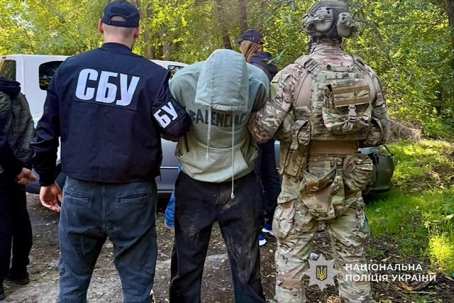 В Днепре задержали мужчину, продававшего оружие и боеприпасы