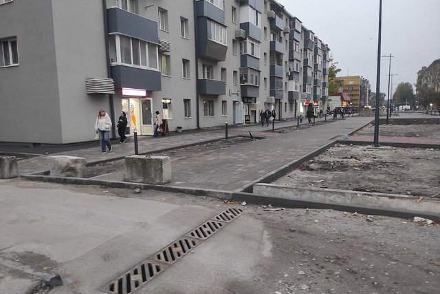 В Днепре жители 12 квартала жалуются на перекрытые заезды к домам