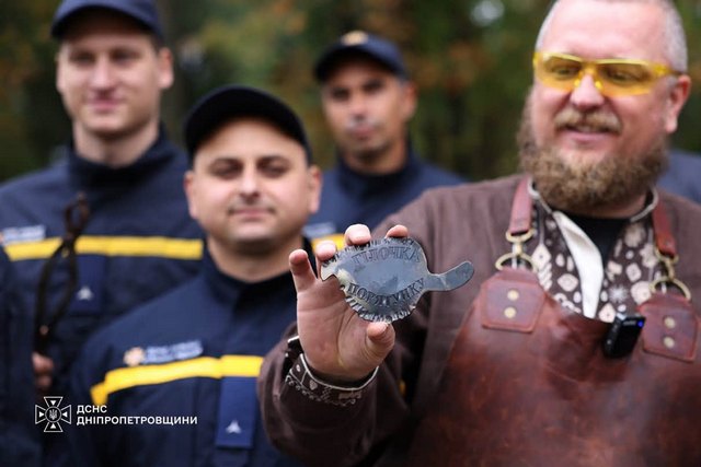 Дніпровські надзвичайники долучилися до створення скульптурної композиції «Точка тяжіння: Дім»