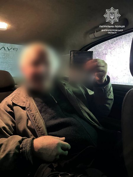 В Днепре патрульные разыскали владельца потерянных вещей