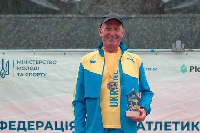 Директор спортшколи з Дніпра здобув золото та встановив рекорд України