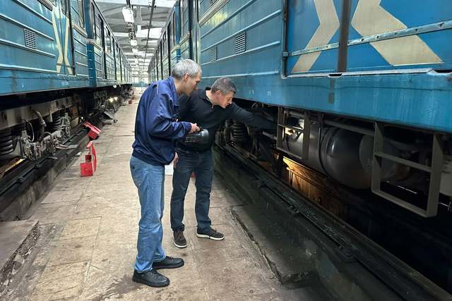 Потяги Дніпровського метро готують до складної роботи взимку