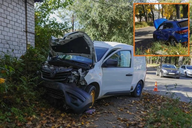 В Днепре на Щепкина Renault после столкновения с Kia вылетел на пешеходную зону