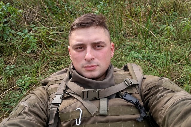 Нацгвардієць Ілля Шпак з Кривого Рогу, який повернувся з полону РФ в рамках обміну 23 жовтня 2026 року. Особистий архів родини «Донечка почула нарешті татка». З полону РФ повернувся нацгвардієць з Кривого Рогу