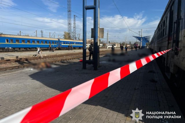 Россия запустила масштабную информационную операцию, пытаясь оправдать террористический удар дроном по вокзалу в Днепре