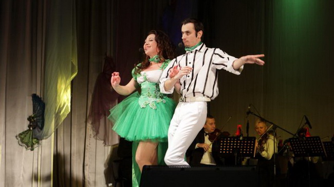 На Новой сцене каменского театра состоялась премьера искрометного музыкального шоу «Vivat оперетта!»