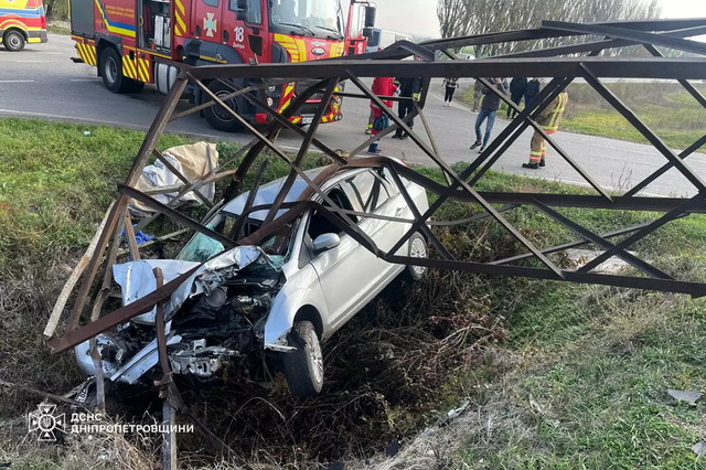 У передмісті Дніпра Ford зніс електроопору