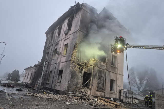 Россияне ударили по ж/д станции в Каменском