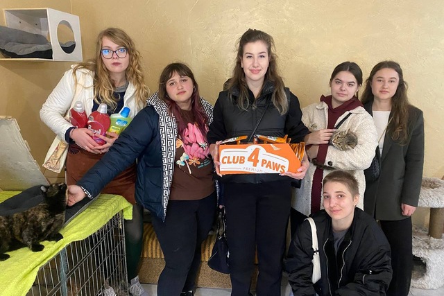 Студенти Дніпра допомагають бездомним тваринам