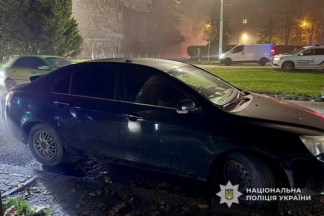 У Дніпрі поліцейські затримали чоловіків за викрадення автомобіля
