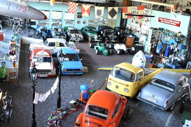 Музей «Машины времени» вернет к жизни изувеченный врагами автобус