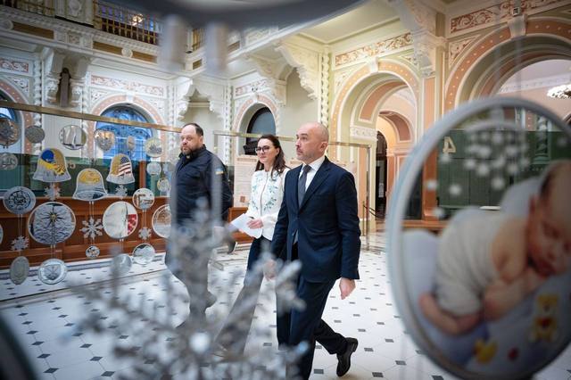 Фото: Юлія Свириденко/Telegram НБУ выпустил 10-гривневые монеты, посвященные Крыму, Донецкой и Луганской областям