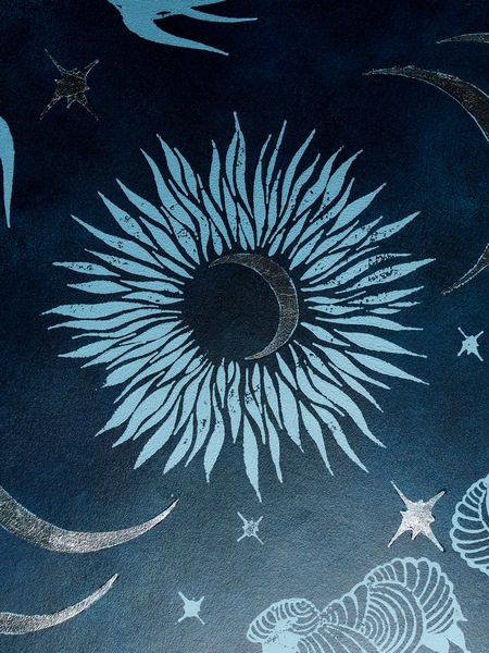 Дизайнер из Днепра создала уникальные росписи для обоев