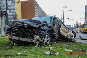  䳿  :           Mercedes    Nissan