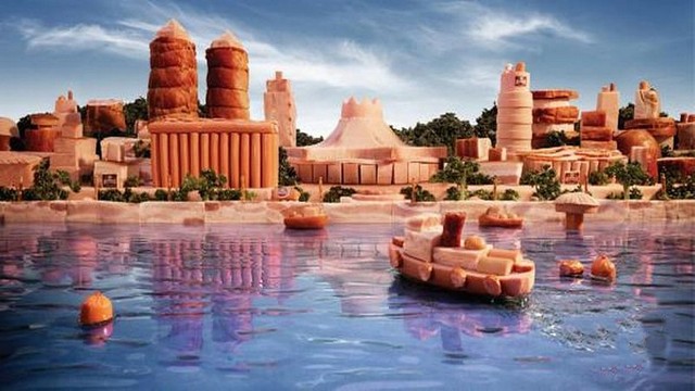 Набережную Днепра сделали из продуктов питания