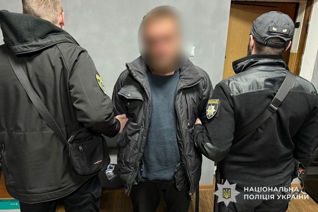 Оперативники Днепра разыскали 33-летнего мужчину, который ударил ножом в грудь знакомого