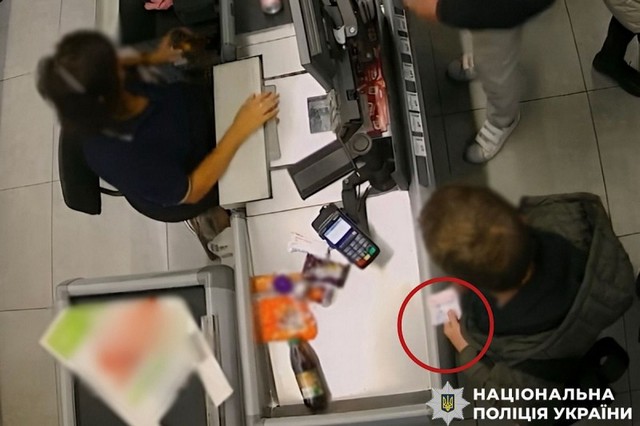 В Днепре судили мужчину, который обокрал военнослужащего возле ж\д вокзала и снял с его счетов более 200 тыс. грн