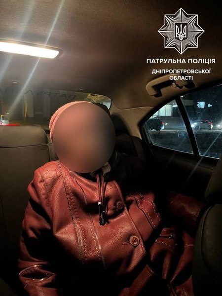 В Днепре патрульные помогли женщине, которая потерялась, вернуться домой